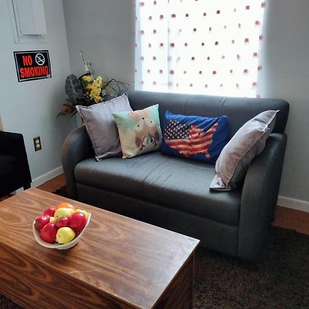 Stylish And Beautiful Condo Frederick Bagian luar foto