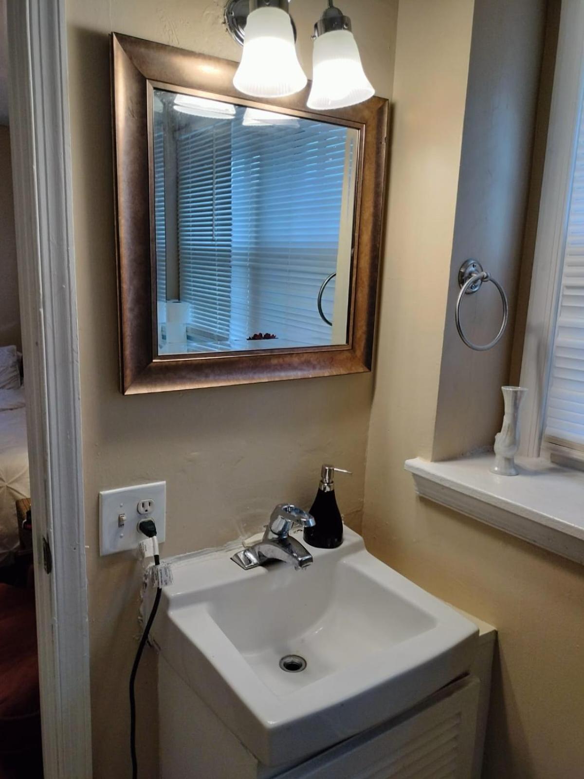 Stylish And Beautiful Condo Frederick Bagian luar foto