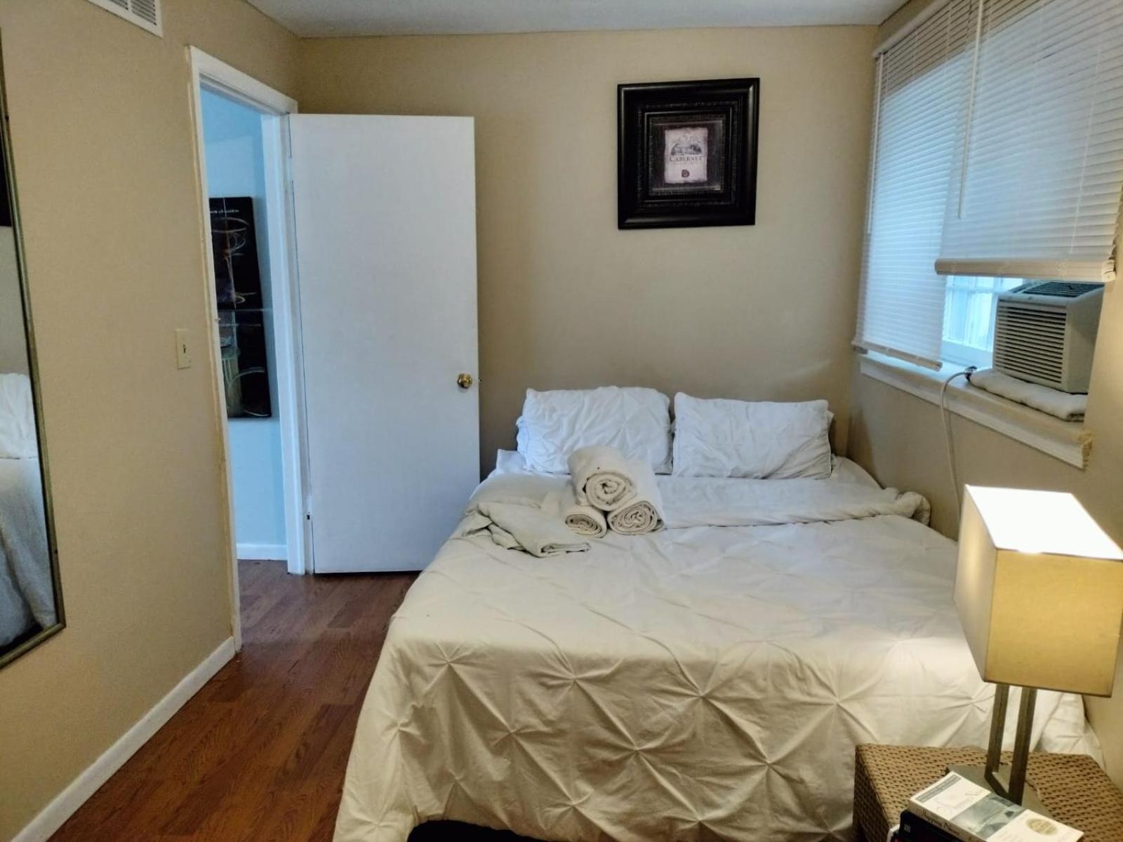 Stylish And Beautiful Condo Frederick Bagian luar foto