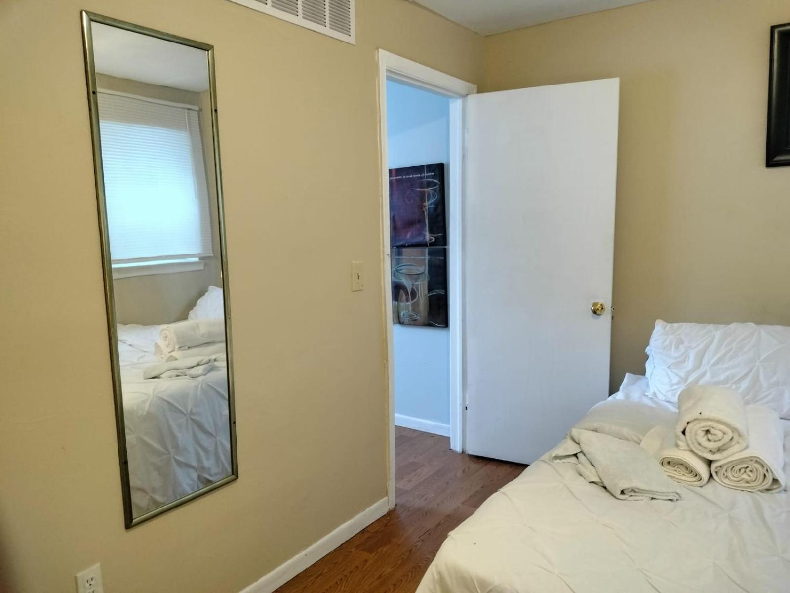 Stylish And Beautiful Condo Frederick Bagian luar foto