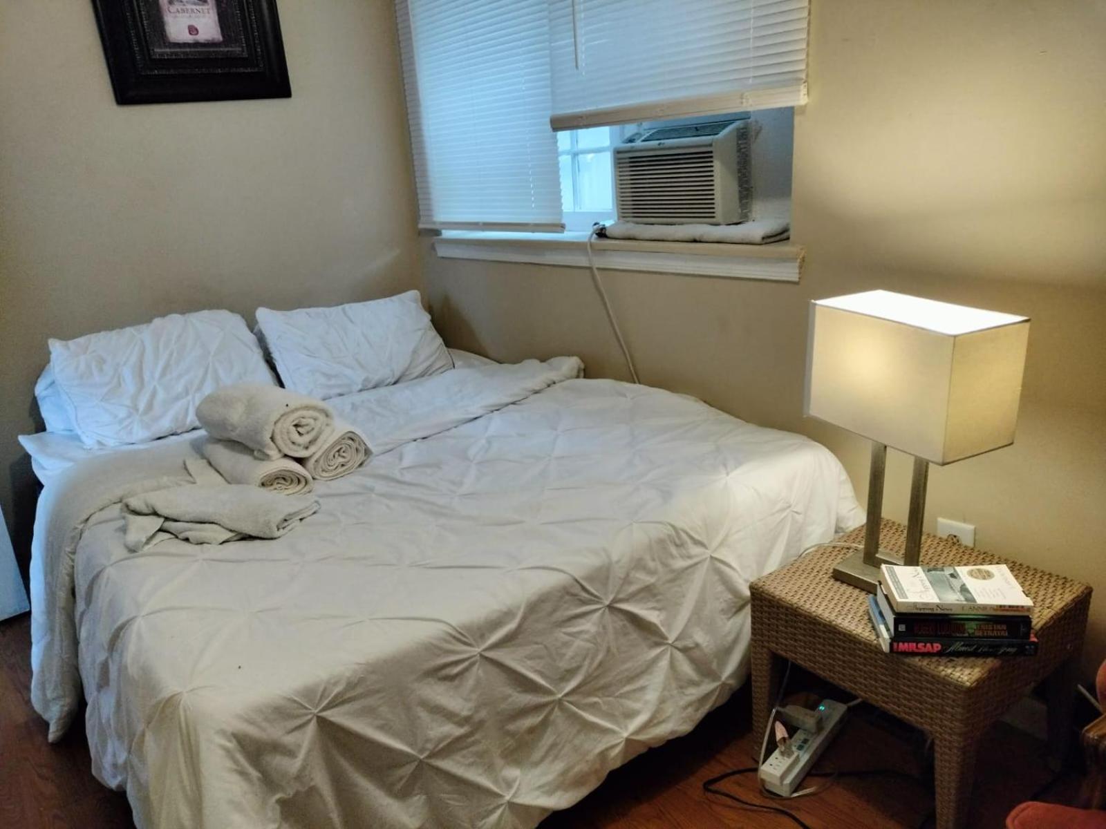 Stylish And Beautiful Condo Frederick Bagian luar foto